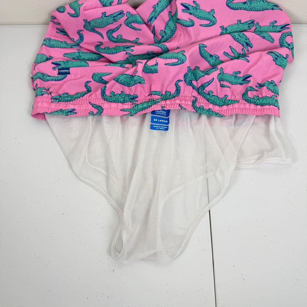 Chubbies Mens 2XL 5.5‎ in Inseam Alligator Print Swim Trunks Shorts Pink Green - Picture 3 of 6